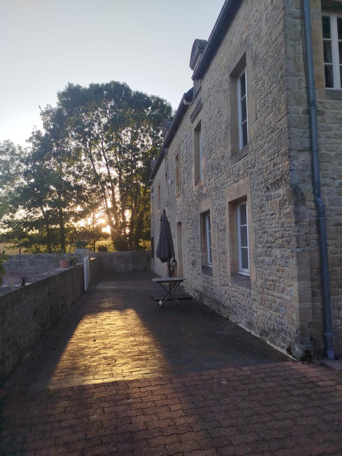 Maison De Charme Tour-en-Bessin Bagian luar foto
