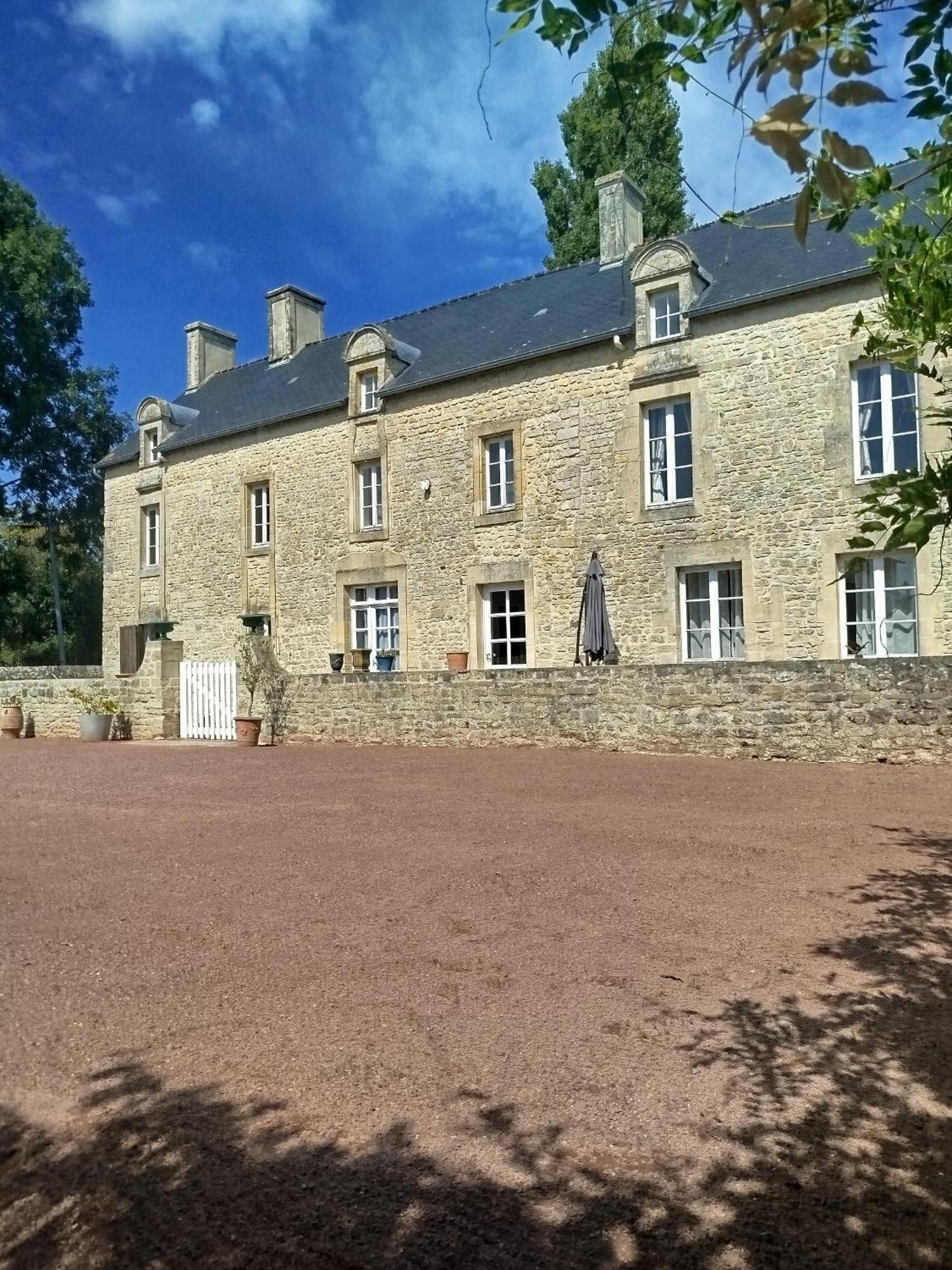 Maison De Charme Tour-en-Bessin Bagian luar foto
